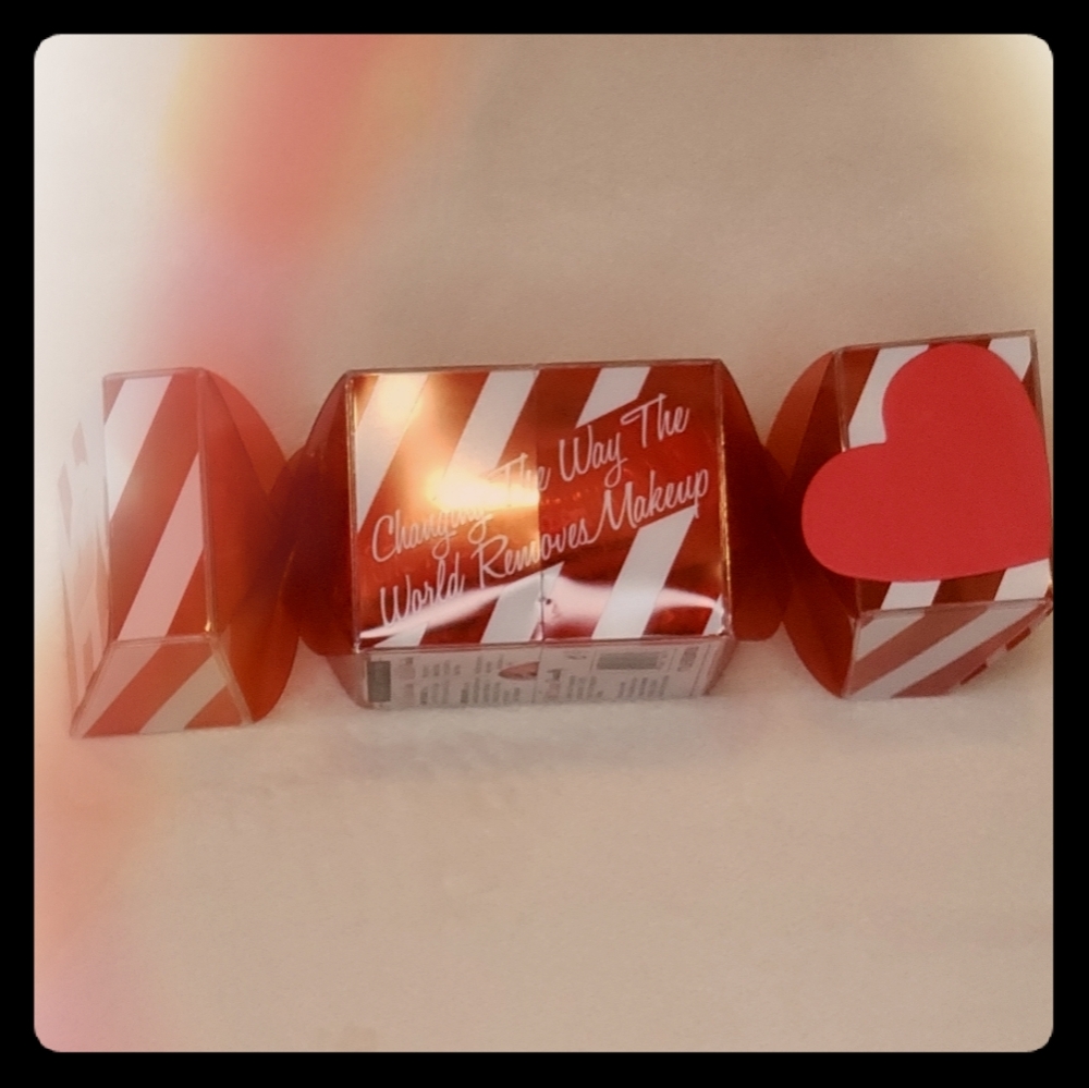 Set of 3 mini Makeup Erasers (2 red and 1 white)